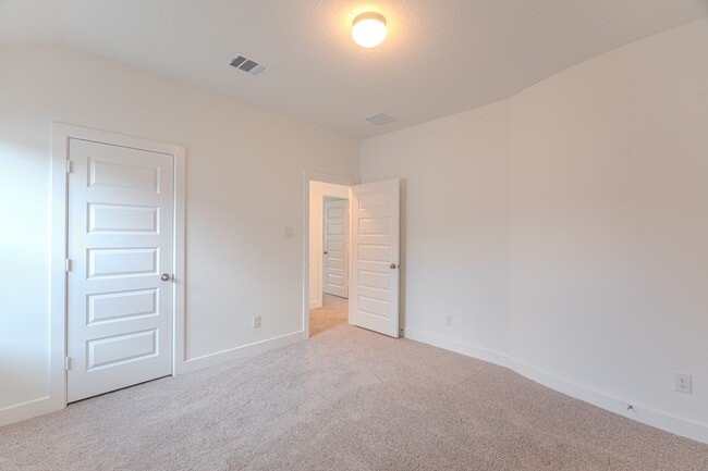 Building Photo - 215 Warbler Song Dr