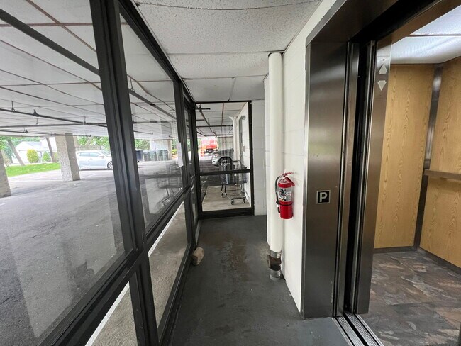 Building Photo - 295 W Wyoming Ave