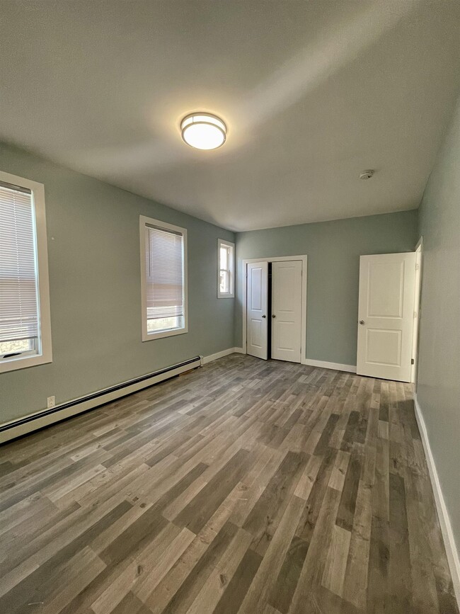 Building Photo - 40 Stegman St