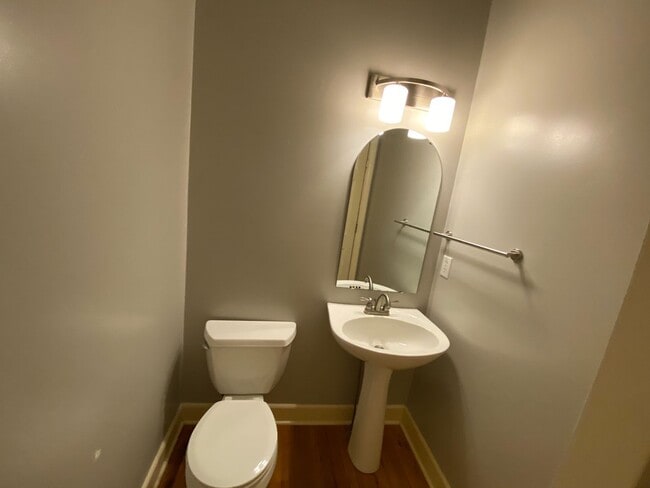 Building Photo - Wonderful Fox Chase home with fantastic spacious floor plan.