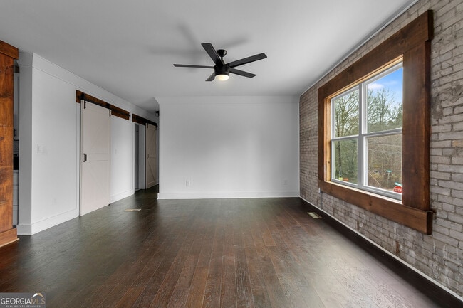 Building Photo - 610 Madola Rd