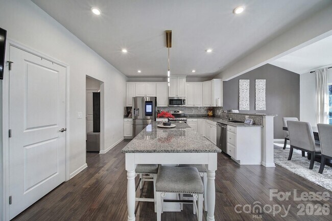 Building Photo - 6710 Carradale Way