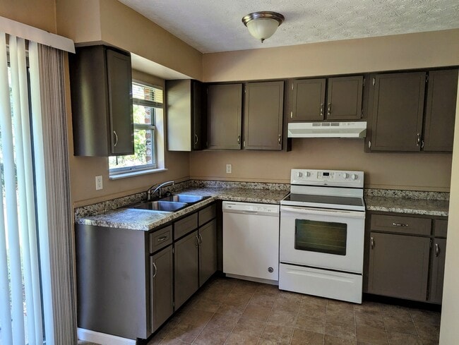 Building Photo - 110 Stone Tree Dr