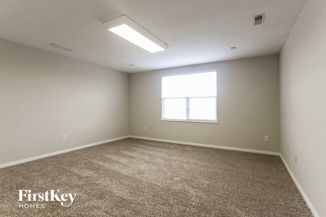 Building Photo - 6403 Pemboke Ct