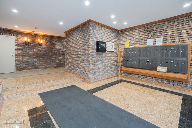 Building Photo - 2201 N Cleveland Ave