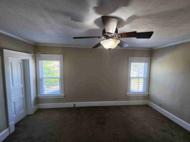Building Photo - Large Bedrooms UPPER Oshkosh $1025