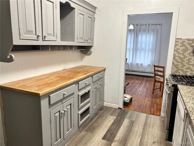 Building Photo - 65 Monhagen Ave