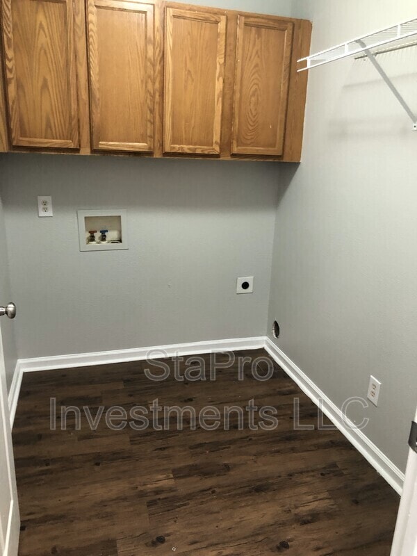 Building Photo - 114 Village St