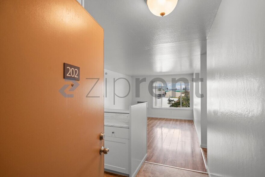 Building Photo - Unit 202