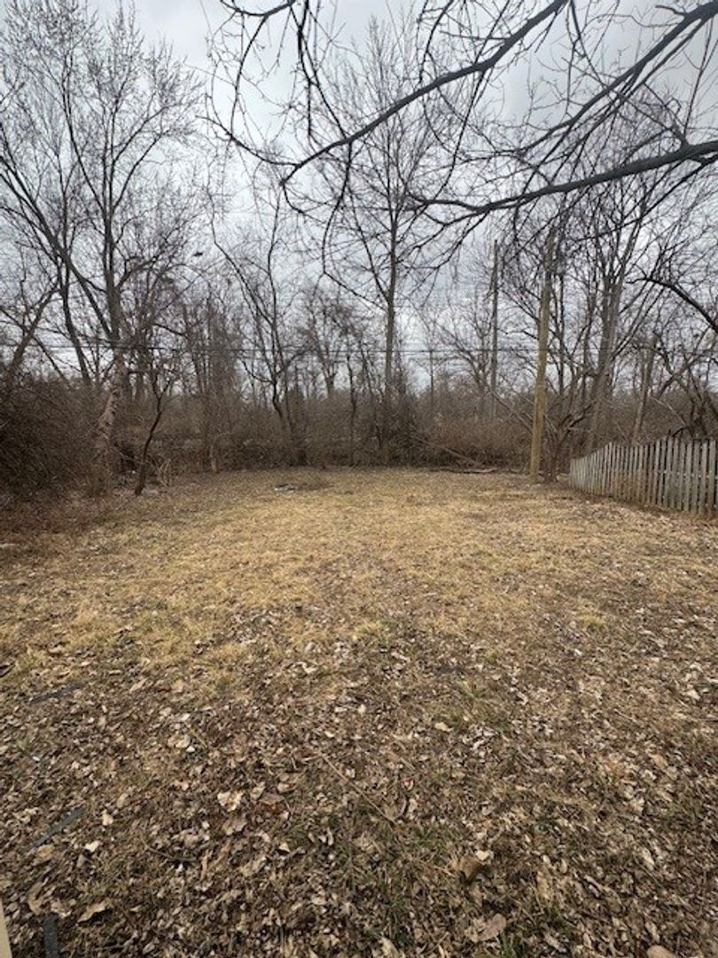 Building Photo - East Side Large 3 Bedroom Single  Family Home