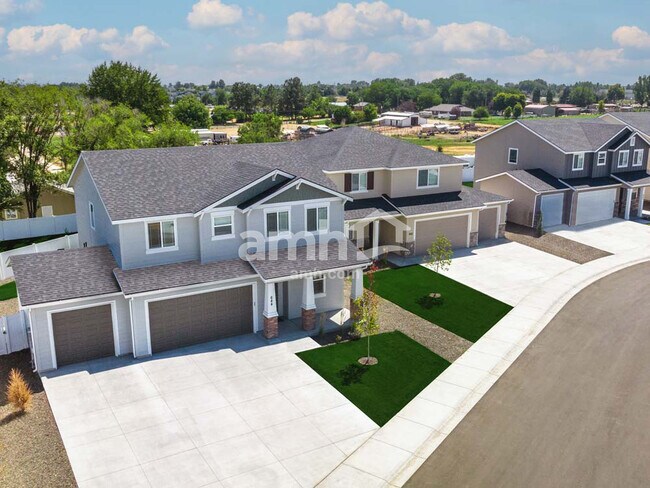 Building Photo - 749 S Rocker Ave