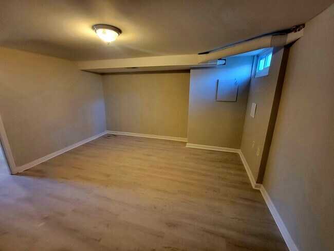 Building Photo - 2224 Graythorn Rd