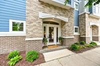 Building Photo - 307 E Pier St