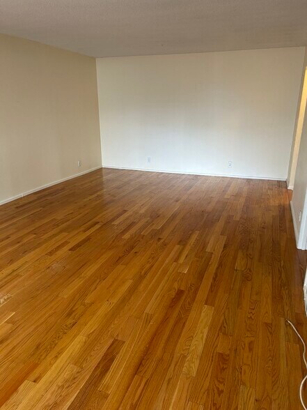 Building Photo - 77 Pond Ave