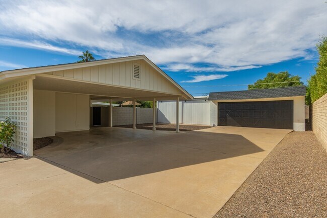 Building Photo - 5214 N 43RD PL