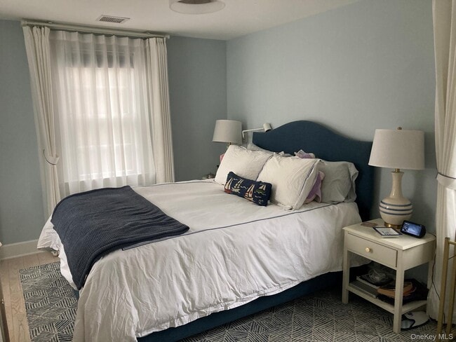 Building Photo - 2 Red Ground Rd