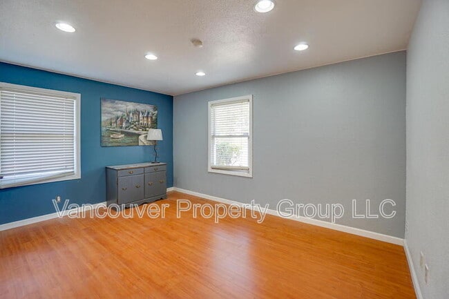 Building Photo - 104 SE 101st Ave