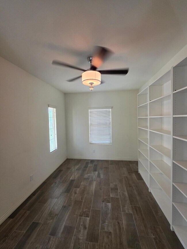 Building Photo - 2756 E Hickory St