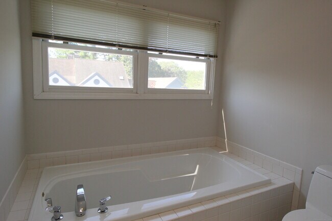 Building Photo - 42 Greystone
