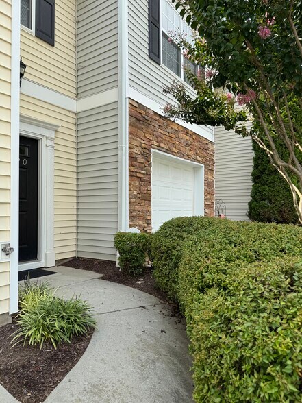 Building Photo - 2620 Hartfield Commons Ln