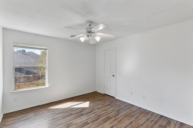 Building Photo - 22012 Royal Timbers Dr