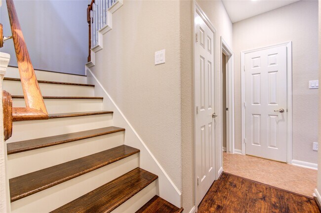 Building Photo - 1227 Glenwood Canyon Ln