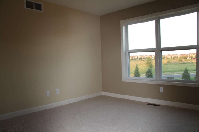 Building Photo - Stunning 5BR/3.5BA Single Family Home w/ 3...