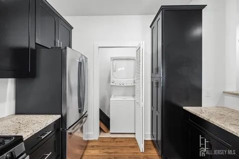 Building Photo - 718 Stiller Ln