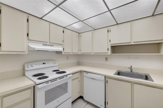 Building Photo - 3100 W Rolling Hills Cir
