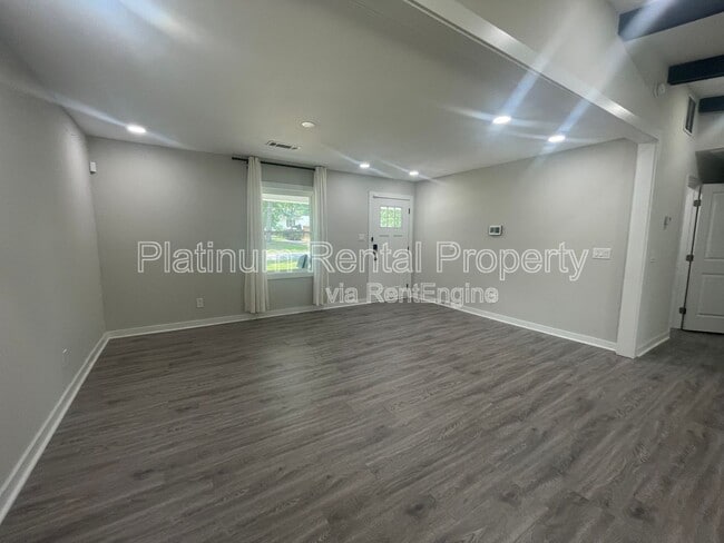 Building Photo - 2216 Shancey Ln