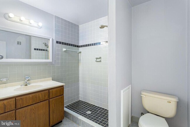 Building Photo - 6503 Friars Ct