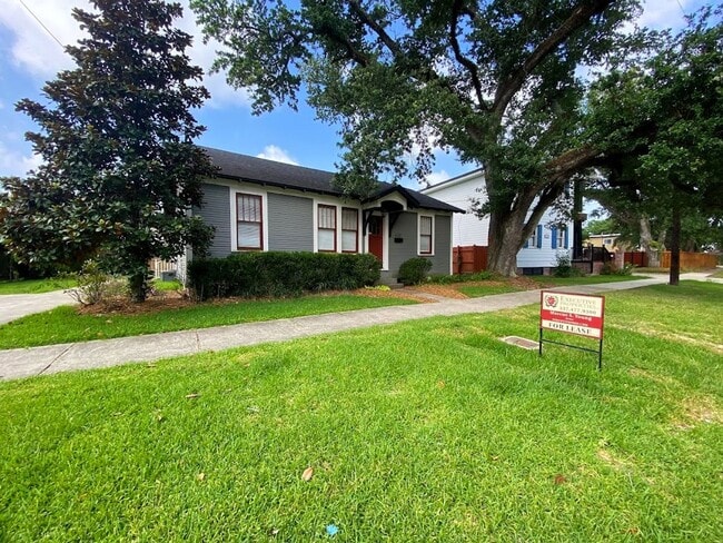 Building Photo - Adorable 2 bedroom house for rent in Downtown LC