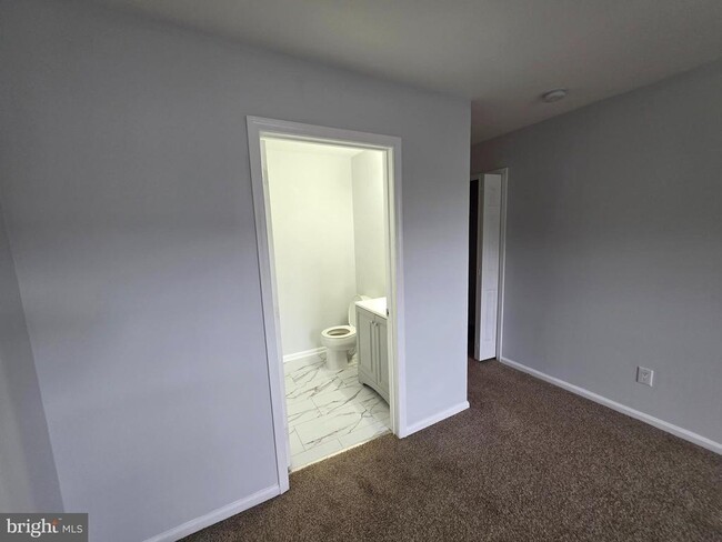 Building Photo - 2602 Saxony Dr