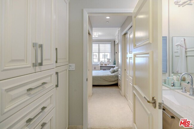 Building Photo - 376 Caruso Ave