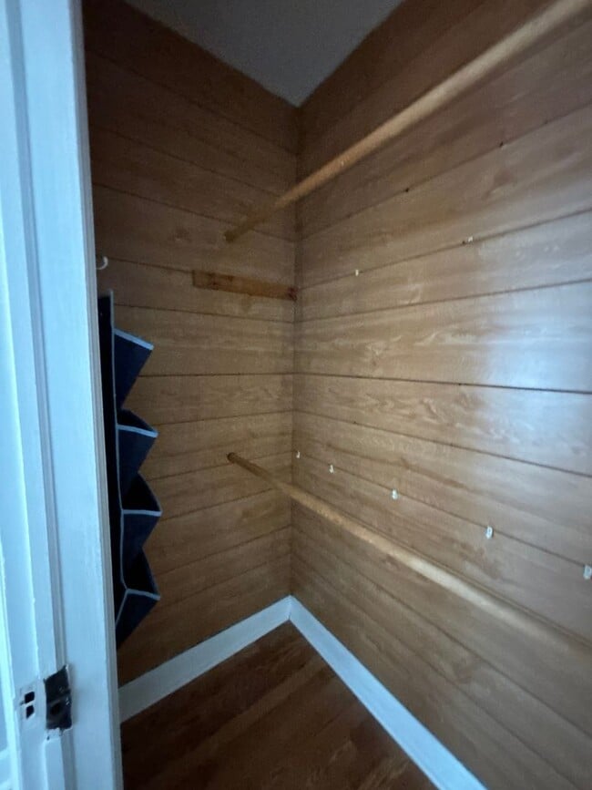 Building Photo - Charming One Bed Room in Grosse Pointe