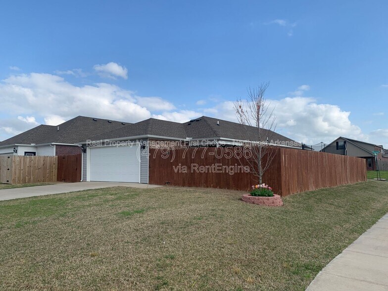 Building Photo - 4408 SW Gallatine Ave