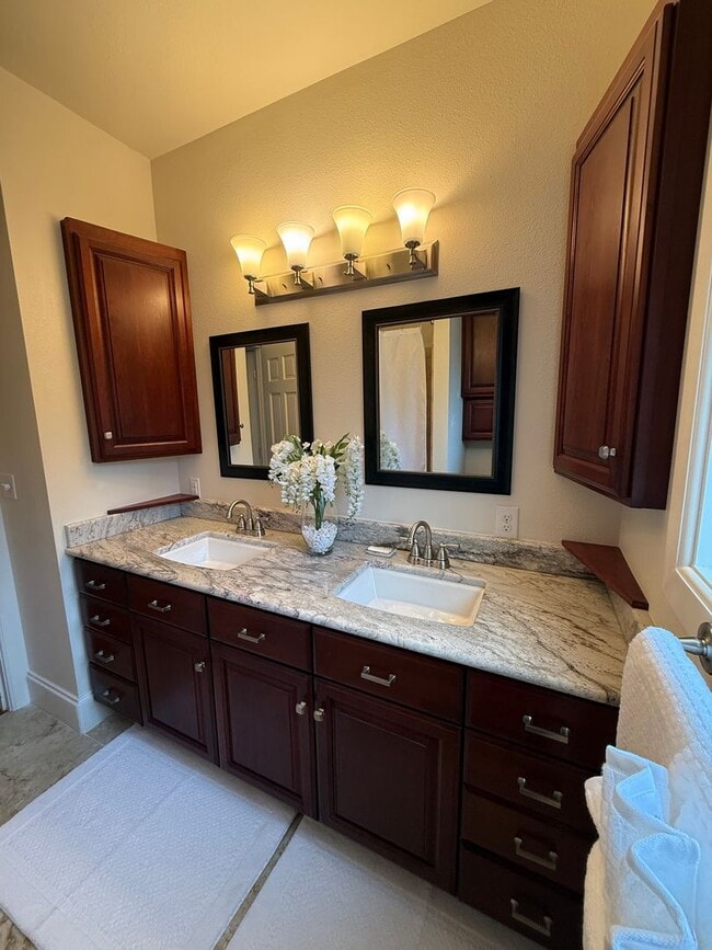 Building Photo - Stunning Bay View Retreat – Fully Furnished 2 Bed / 2 Bath Near Charleston