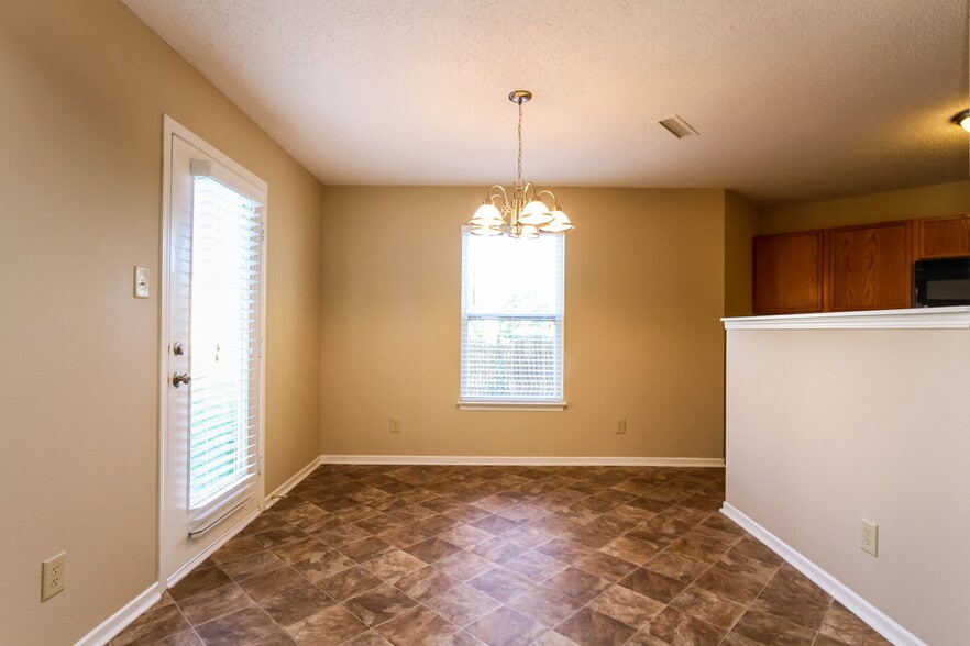 Building Photo - 15226 Clear St