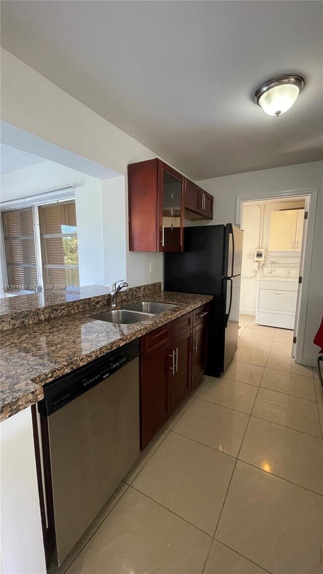 Building Photo - 621 NW 38th Pl