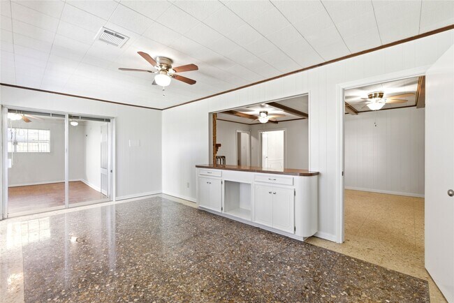 Building Photo - 339 Connaught Way