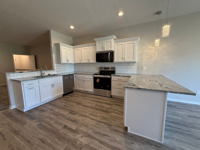 Building Photo - 7004 Claystone Dr