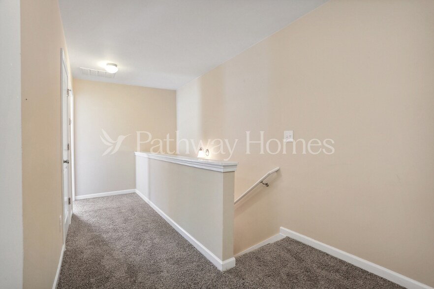 Building Photo - 3039 Bonnes Dr