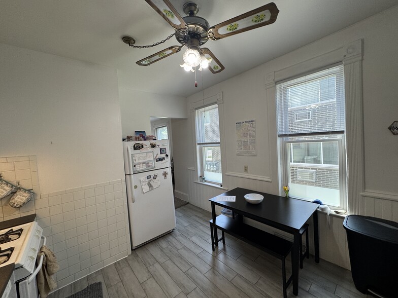 Kitchen - 2429 N Oakland Ave