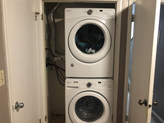 Building Photo - 109 N Busey Ave