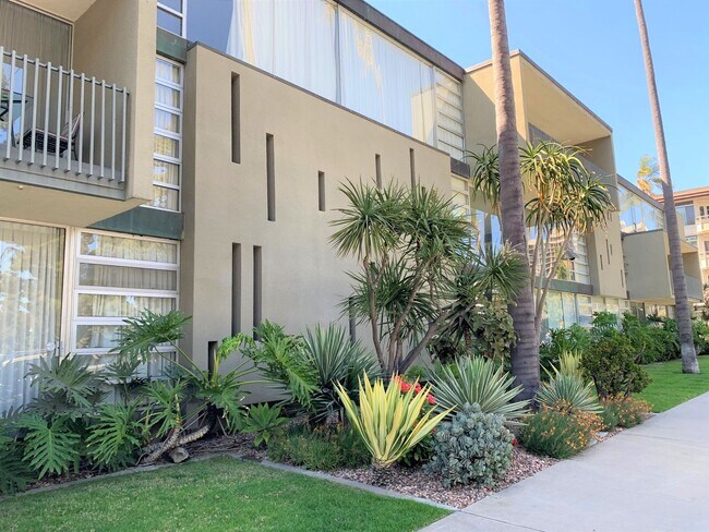 Building Photo - Mid-Century Modern Condo with Views of Balboa Park - 2 Bed x 2 Bath with Parking