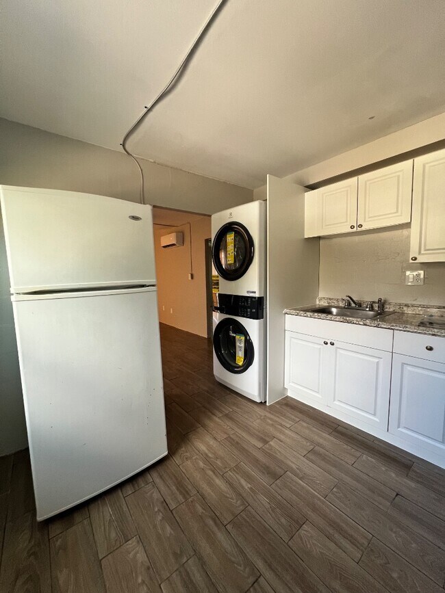 Building Photo - 901 Colyer St