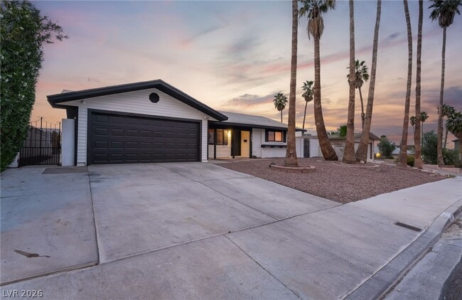 Building Photo - 3992 Chinchilla Ave