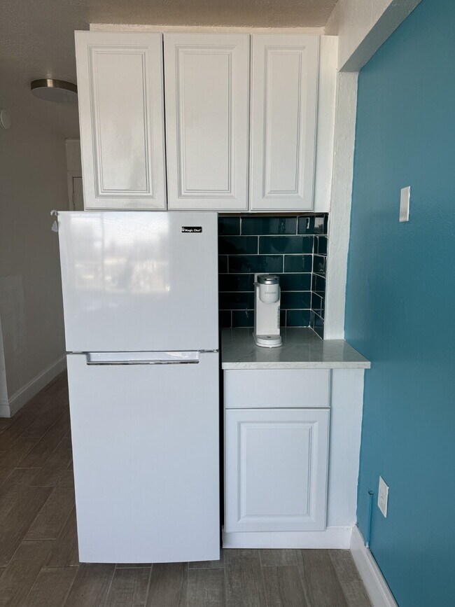 Building Photo - OCEANFRONT STUDIO NEWELY UPDATED