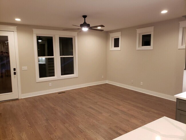 Building Photo - Charming 3-Bedroom, 2.5-Bath Home in Prime Downtown Nashville Location