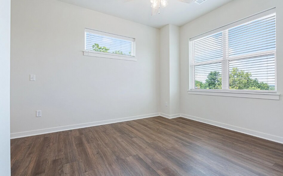 Building Photo - 619 Whitham Ave